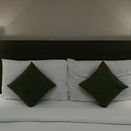 Hide Away Suites Noida Eksteriør billede