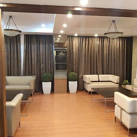 Hide Away Suites Noida Eksteriør billede
