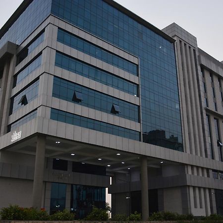 Hide Away Suites Noida Eksteriør billede