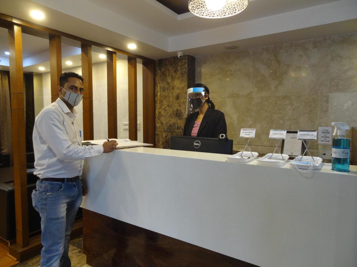 Hide Away Suites Noida Eksteriør billede
