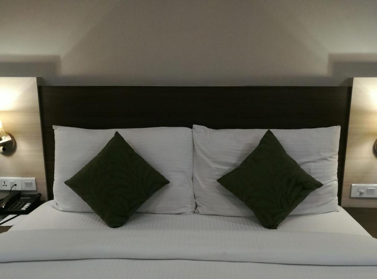 Hide Away Suites Noida Eksteriør billede
