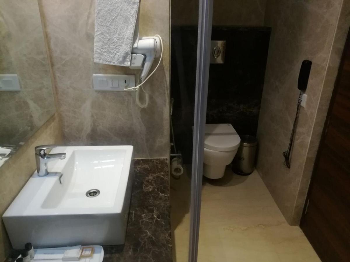 Hide Away Suites Noida Eksteriør billede