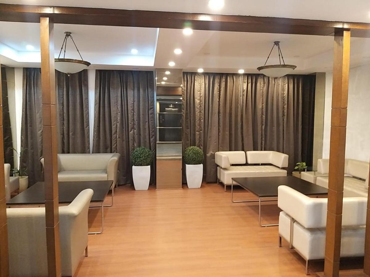 Hide Away Suites Noida Eksteriør billede