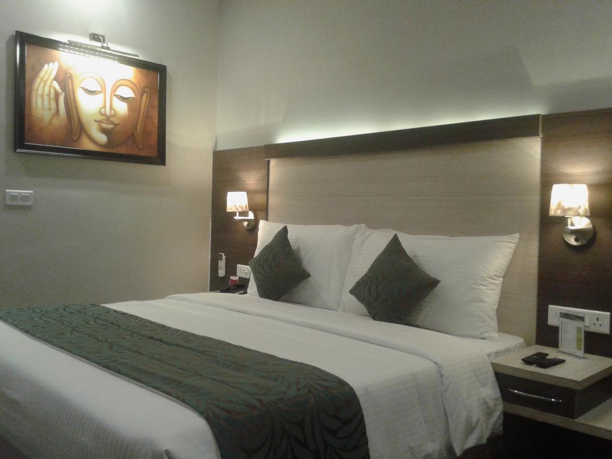 Hide Away Suites Noida Eksteriør billede