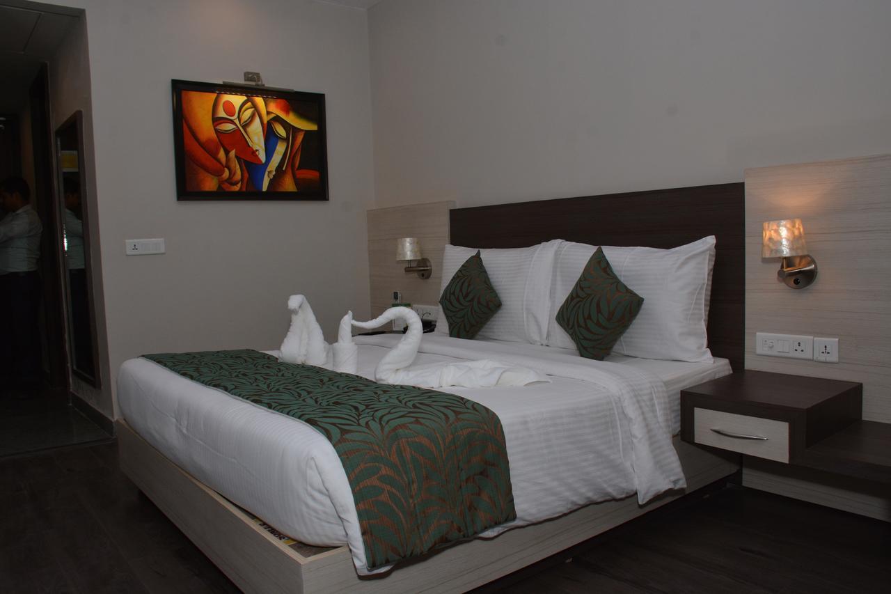 Hide Away Suites Noida Eksteriør billede
