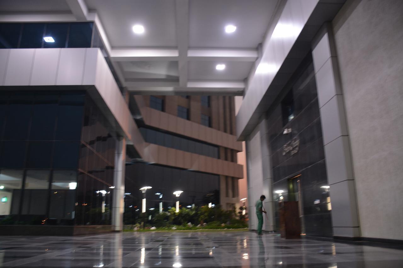 Hide Away Suites Noida Eksteriør billede