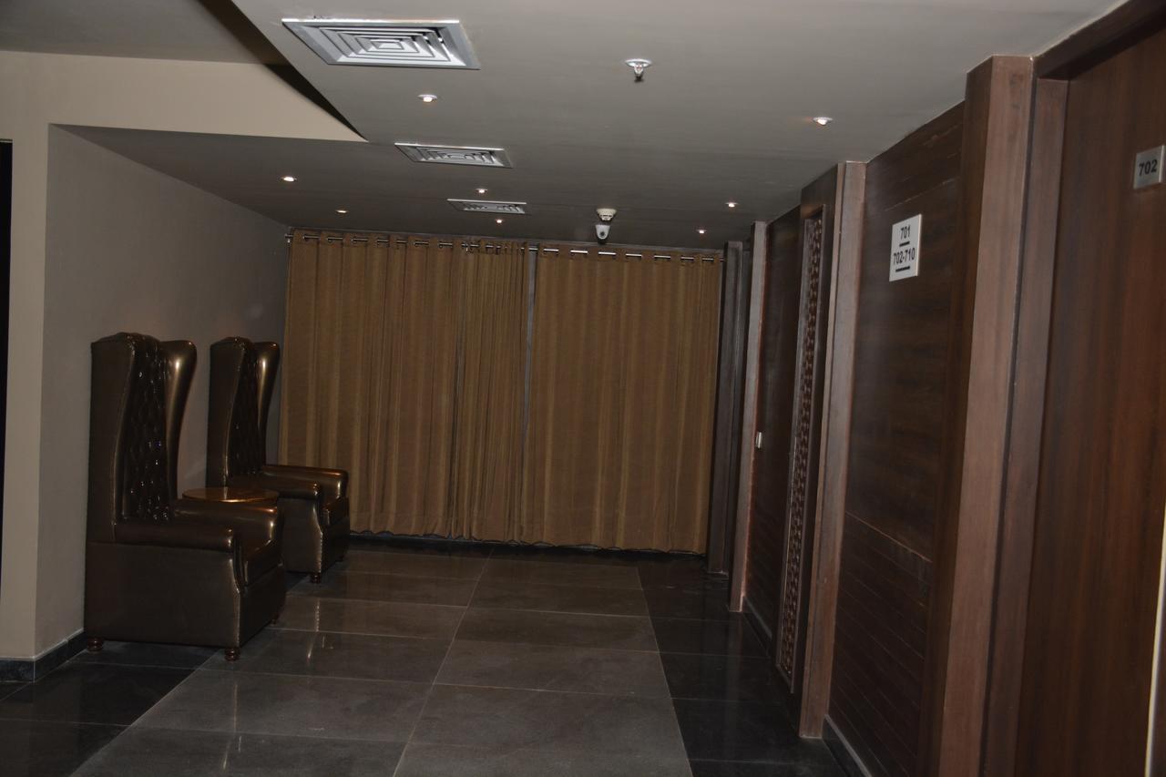 Hide Away Suites Noida Eksteriør billede