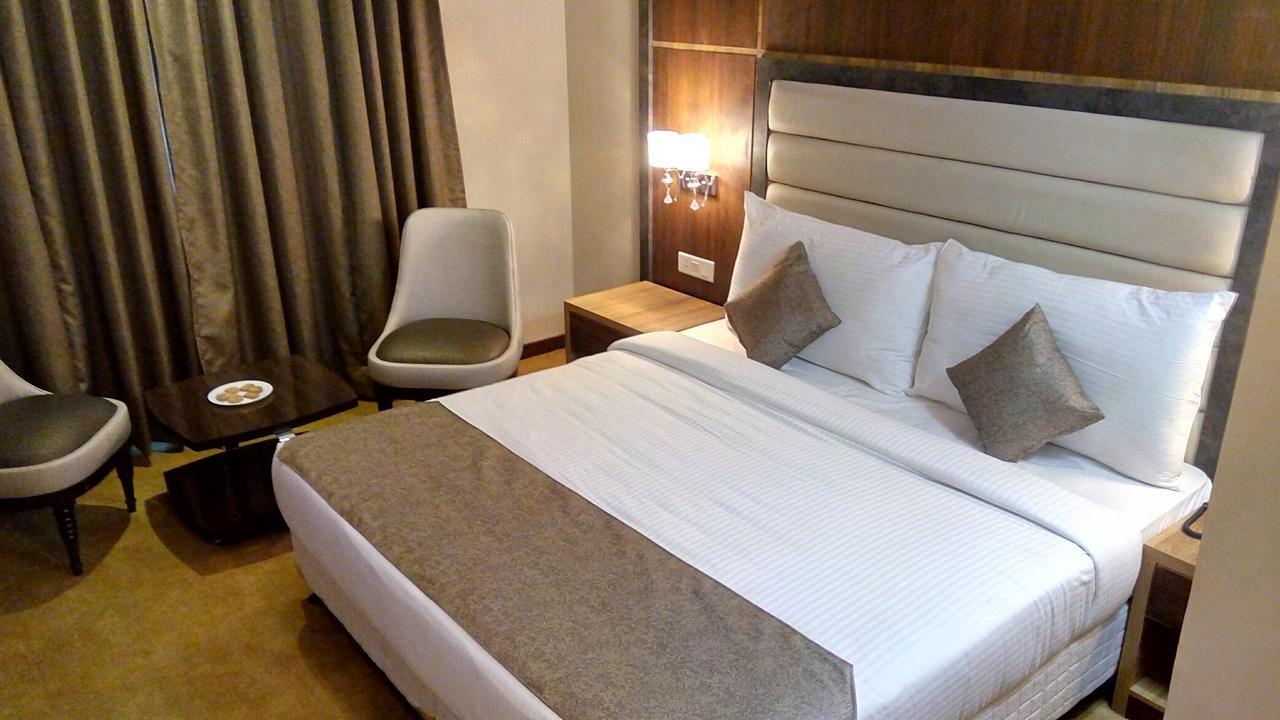 Hide Away Suites Noida Eksteriør billede