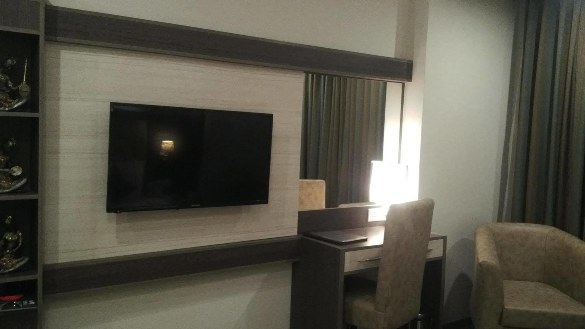 Hide Away Suites Noida Eksteriør billede