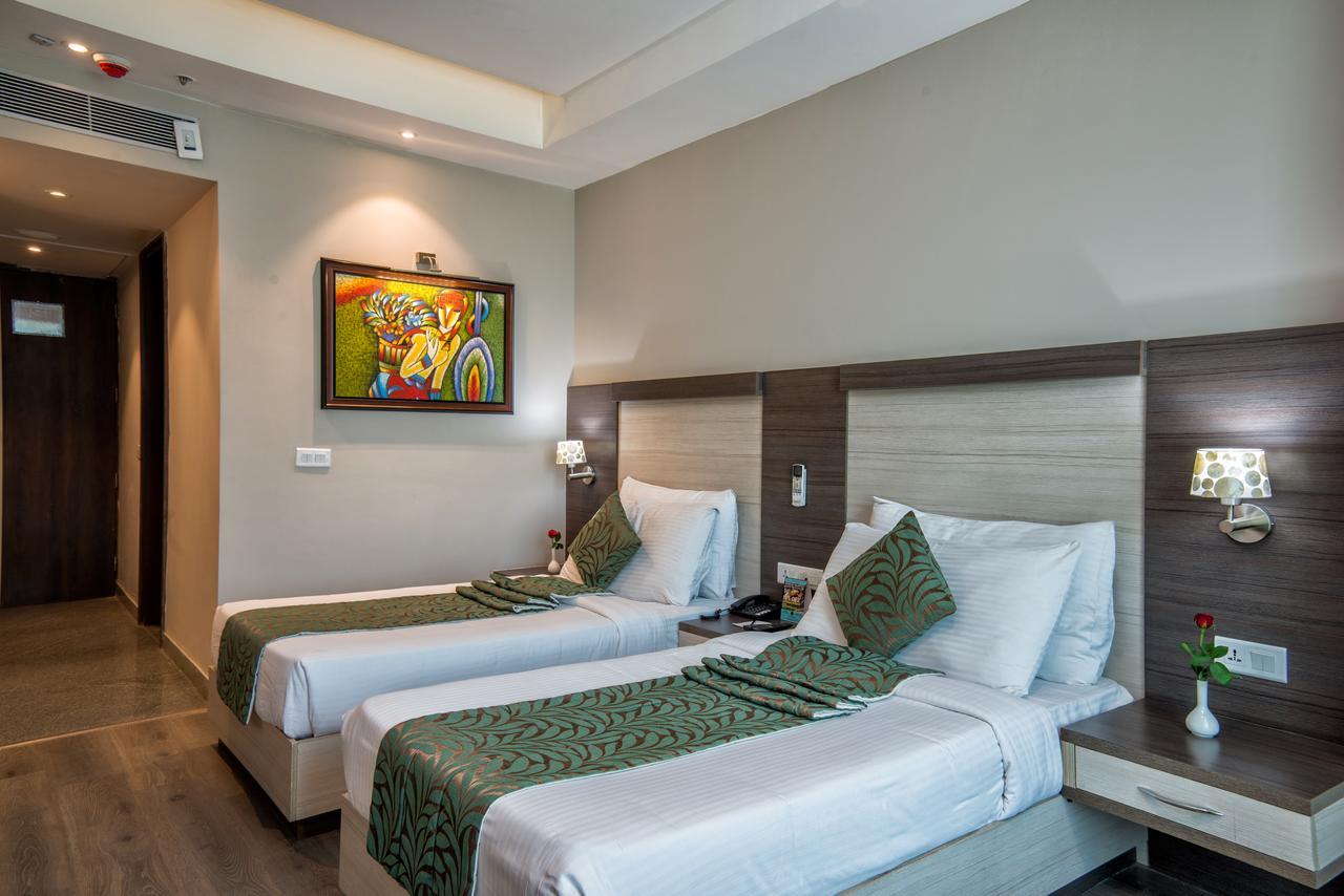 Hide Away Suites Noida Eksteriør billede