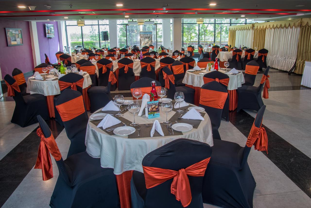 Hide Away Suites Noida Eksteriør billede