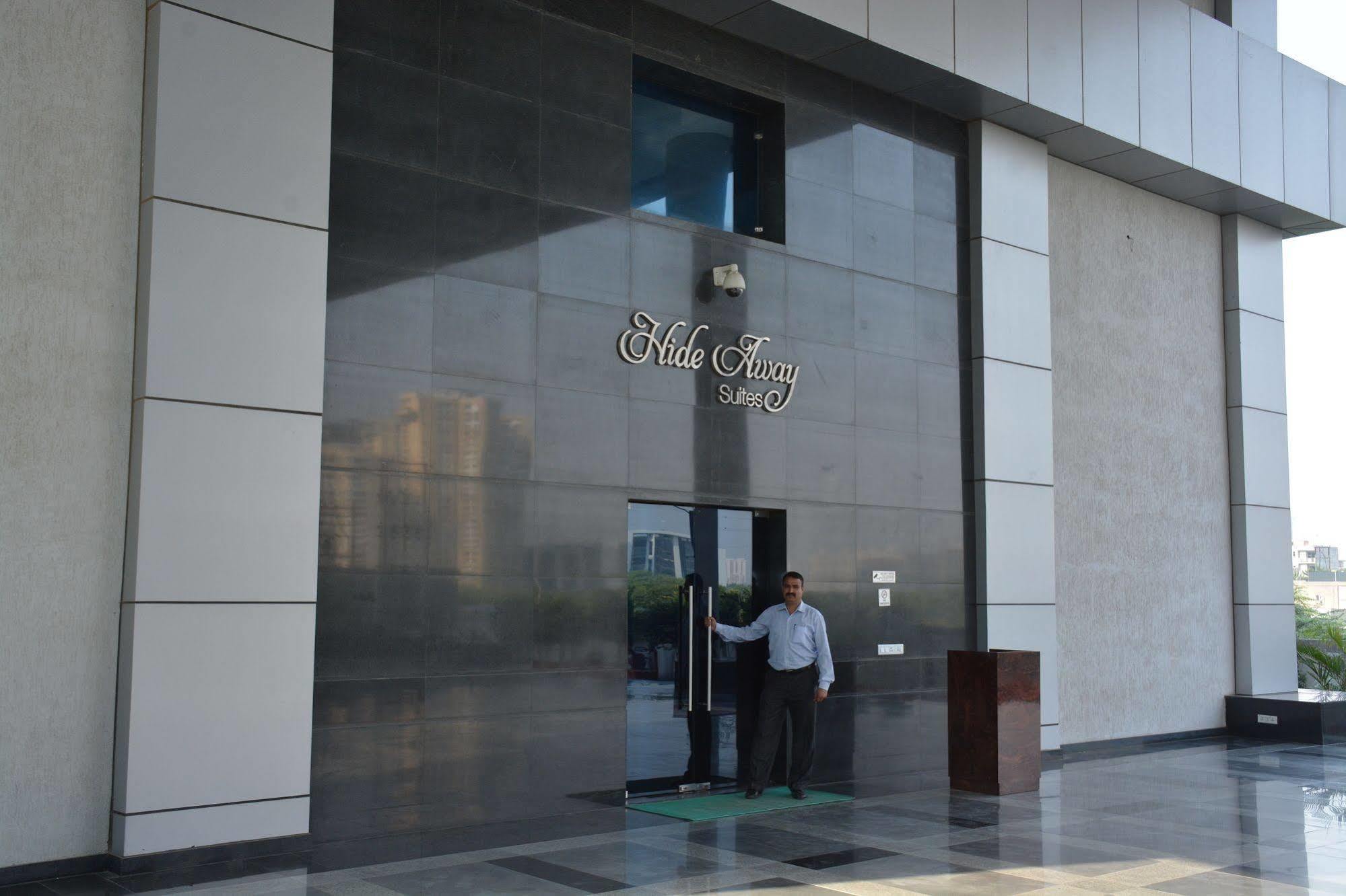 Hide Away Suites Noida Eksteriør billede