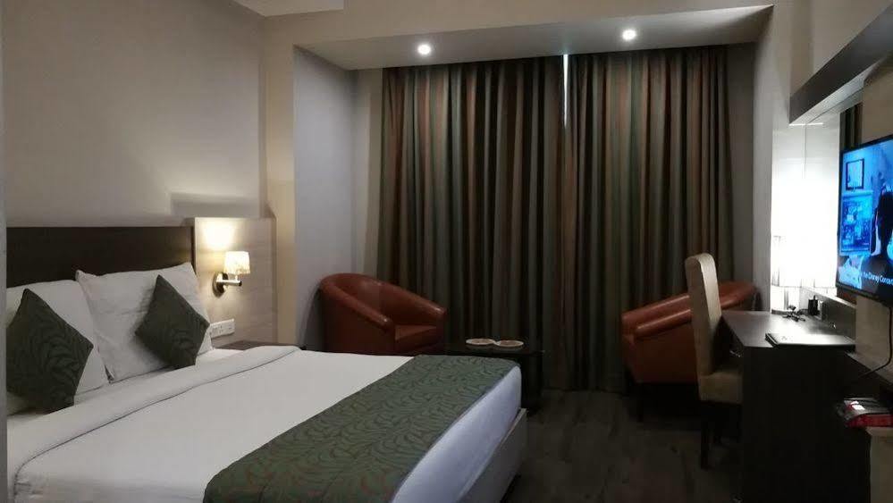 Hide Away Suites Noida Eksteriør billede